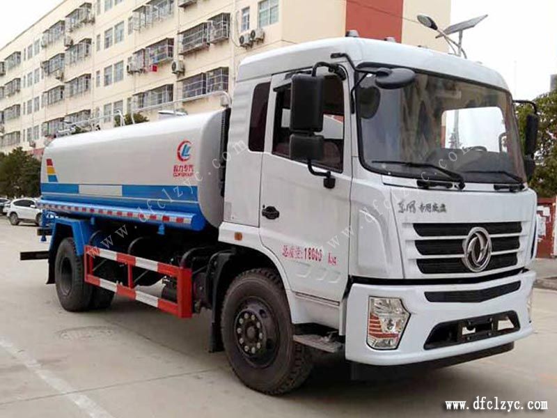 程力集團東風(fēng)天錦灑水車右前方